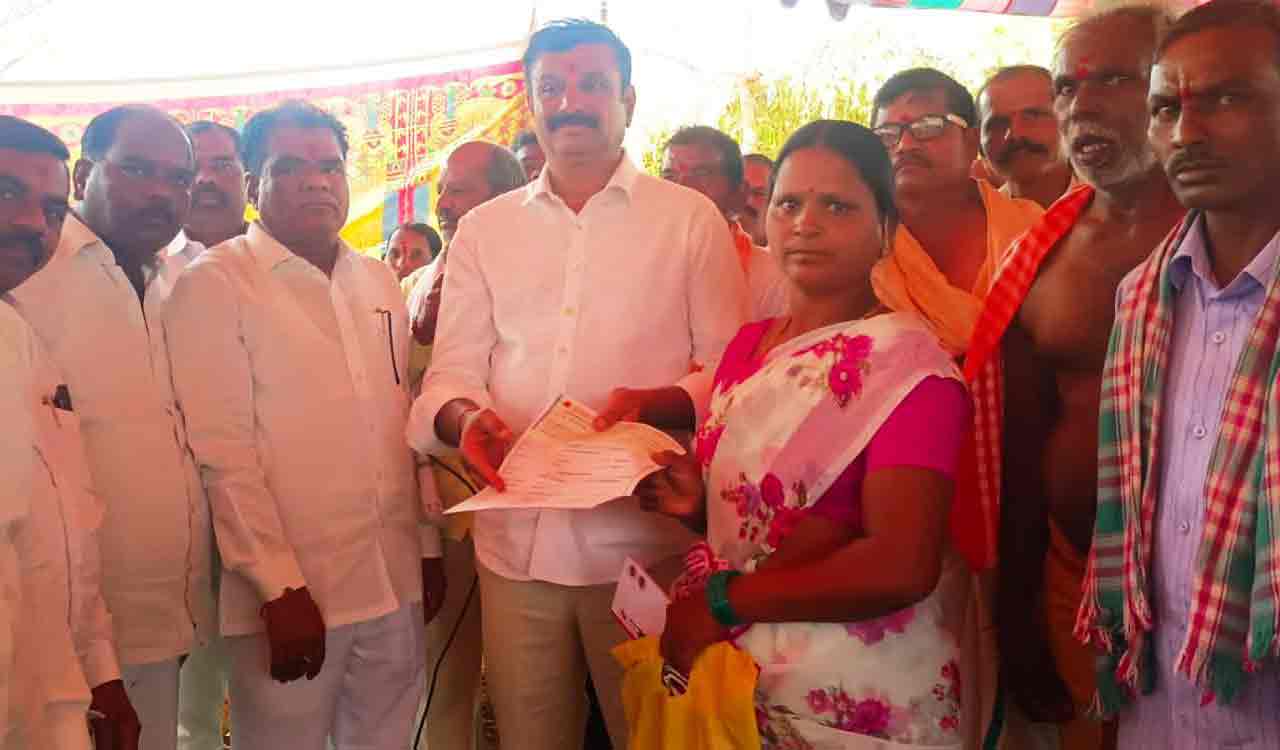 Hold debates in villages on development work of BRS government: Medak MP