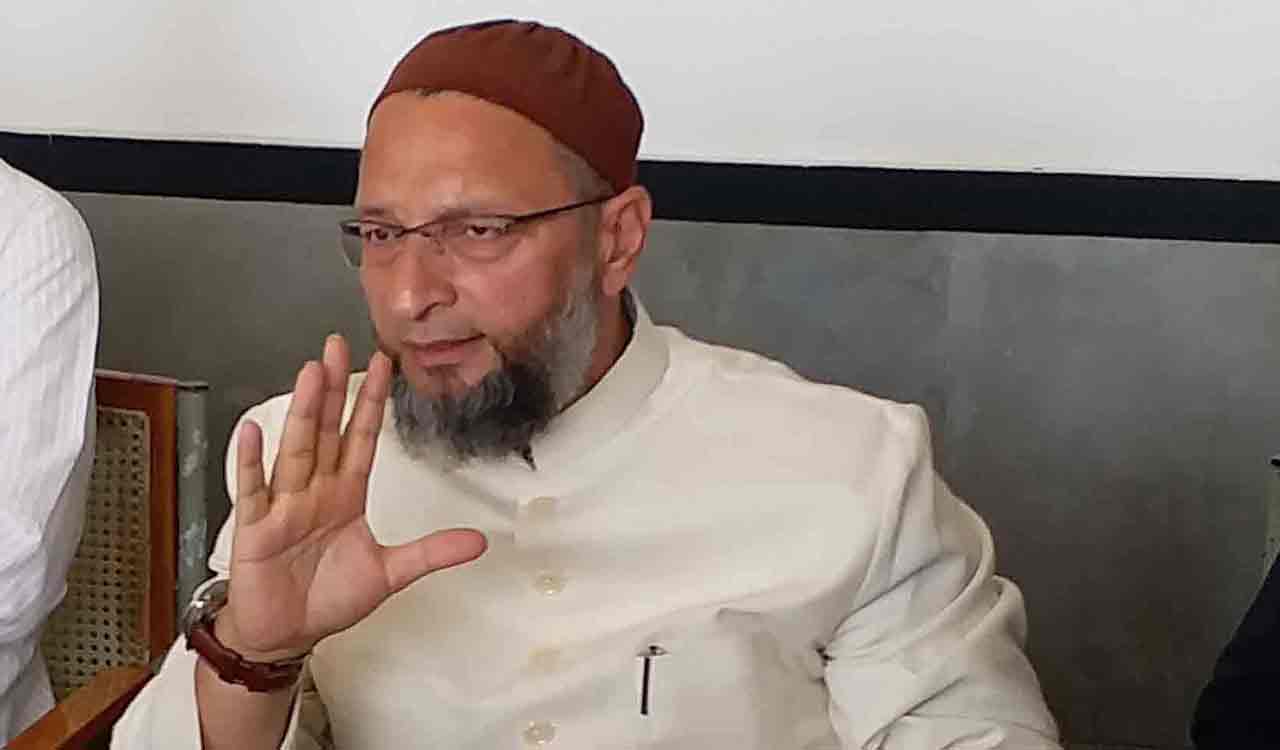 Owaisi meets families of Raj youth whose charred bodies were found in Haryana