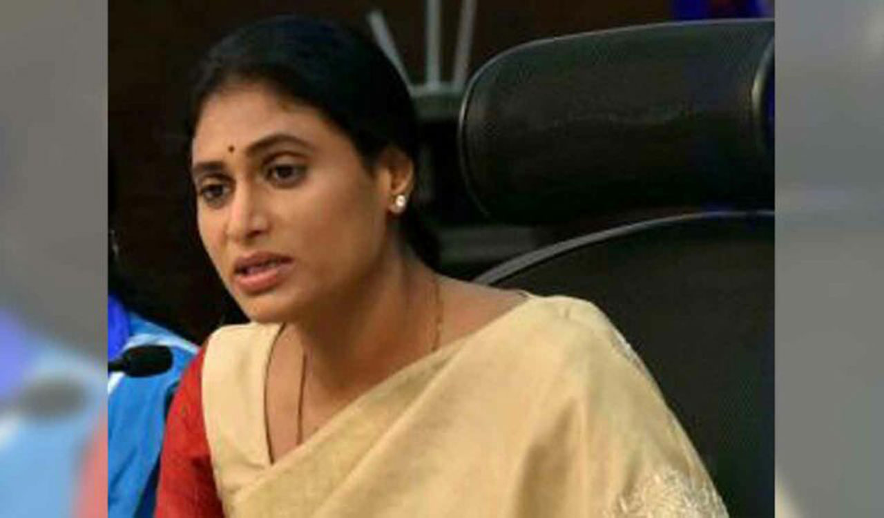 Sharmila apologises to transgenders for insult