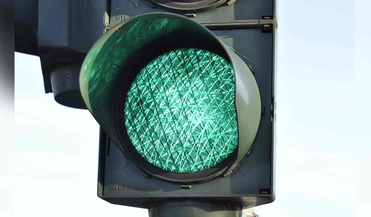 Modern traffic signaling system in Karimnagar very soon
