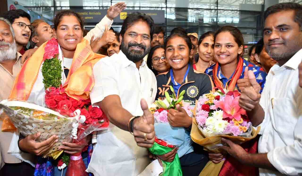 Sports Minister Srinivas Goud lauds cricketer Trisha