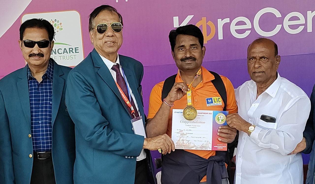 LIC employee Srihari wins gold, silver medals in National Masters Athletics Championship