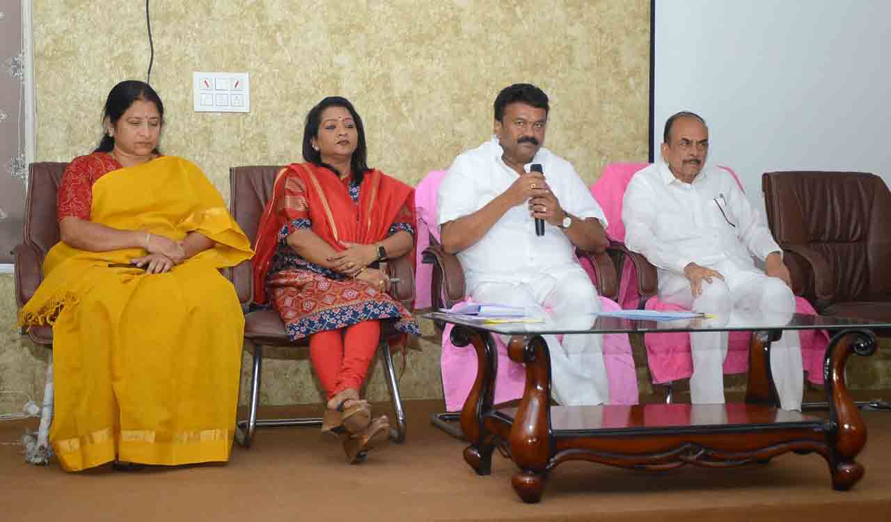 Intensify Animal Birth Control campaign: Talasani directs civic authorities