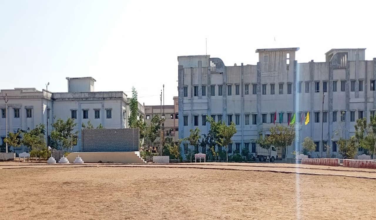 TSWRJC-Luxettipet stands in 2nd spot in Swachh Gurukul drive