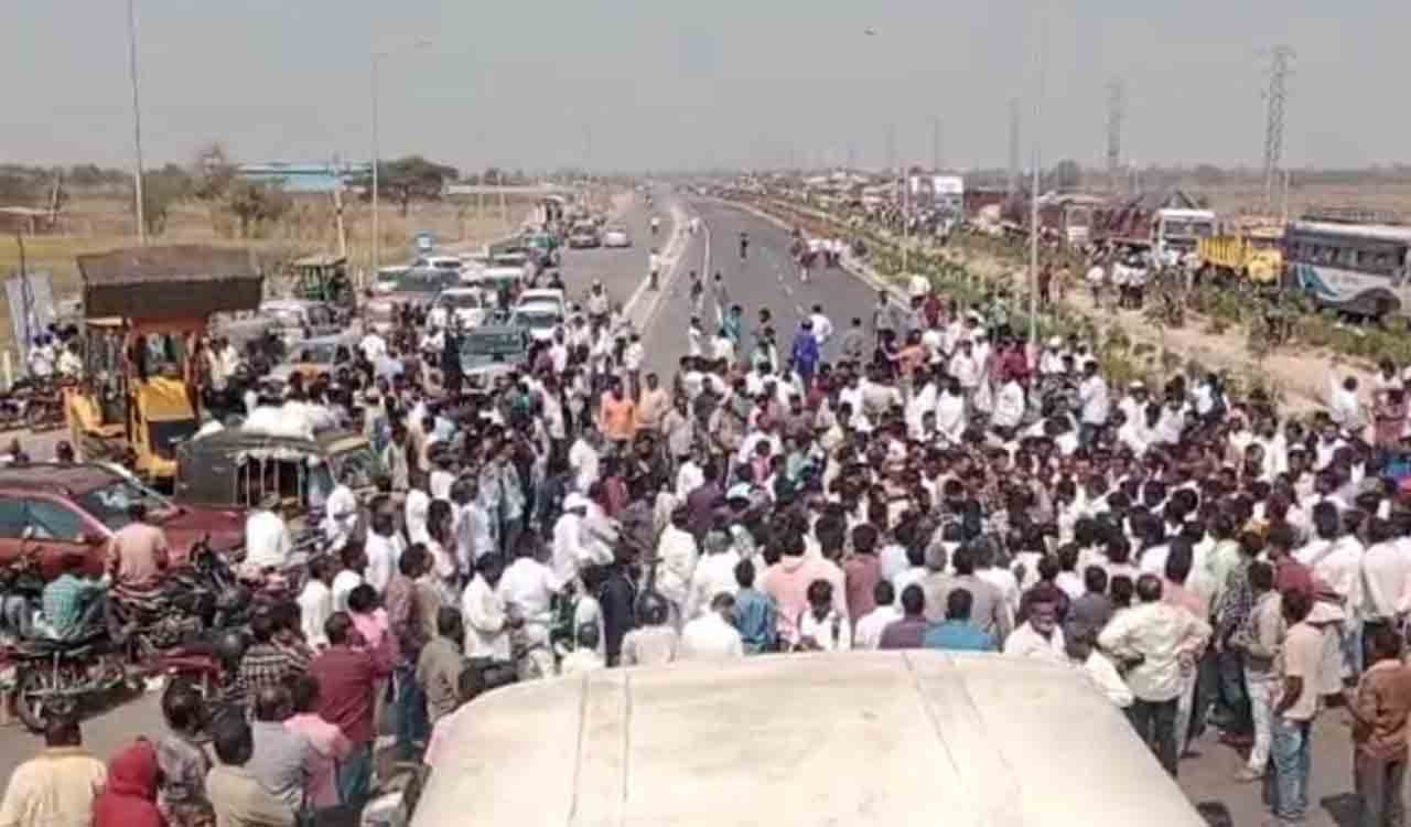 Sangareddy: Villagers stage protest against toll collection on NH-161