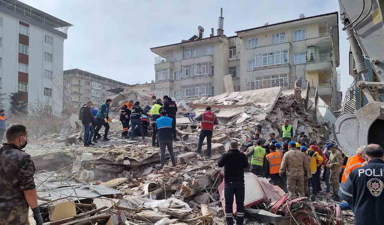 New quake hits Turkey, toppling more buildings: 1 killed