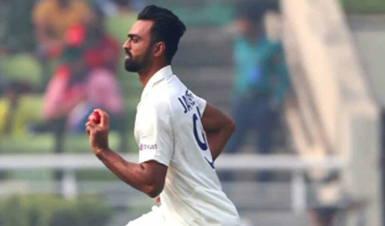 Ranji Trophy Final: Unadkat, Sakariya rattle Bengal; hand Saurashtra edge on Day 1