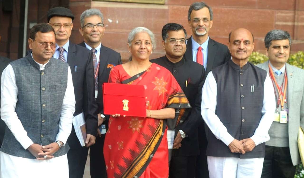 Union Budget 2023-24: FM Sitharaman reaches Rashtrapati Bhavan