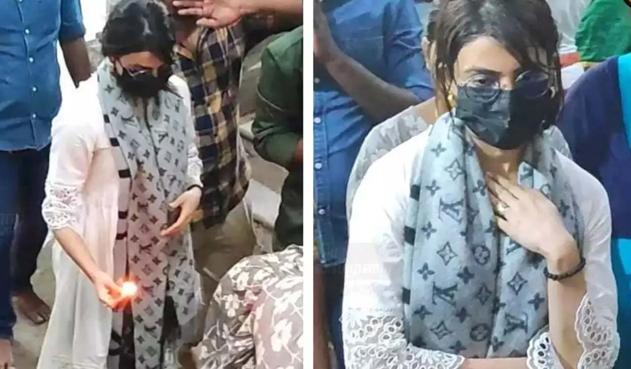 Samantha climbs 600 steps barefoot, prays to Palani Murugan