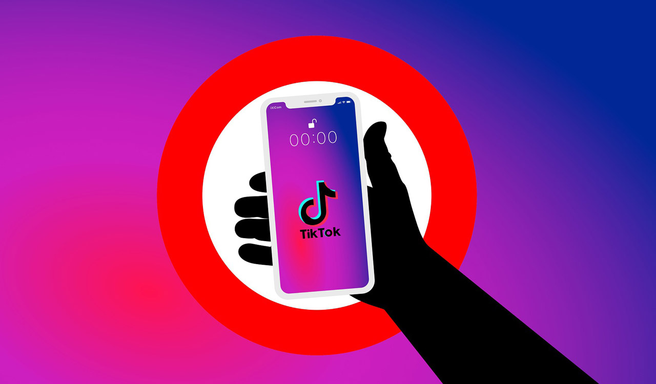 Gujarat: Thakor community bans girls from using phones