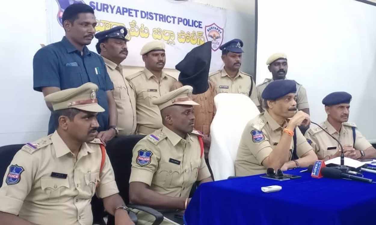 Burglar arrested in Suryapet; 23.3 tolas of gold ornaments seized