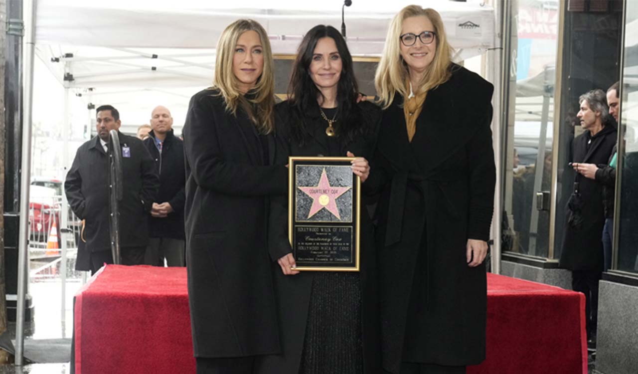 Friends reunion: Jennifer Aniston, Lisa Kudrow get emotional at Courteney Cox’s Hollywood Walk of Fame ceremony