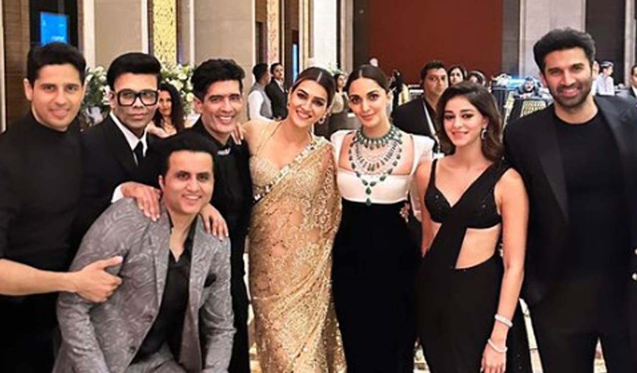 Rumoured couple Ananya Panday-Aditya Roy Kapur pose with Sidharth-Kiara at reception