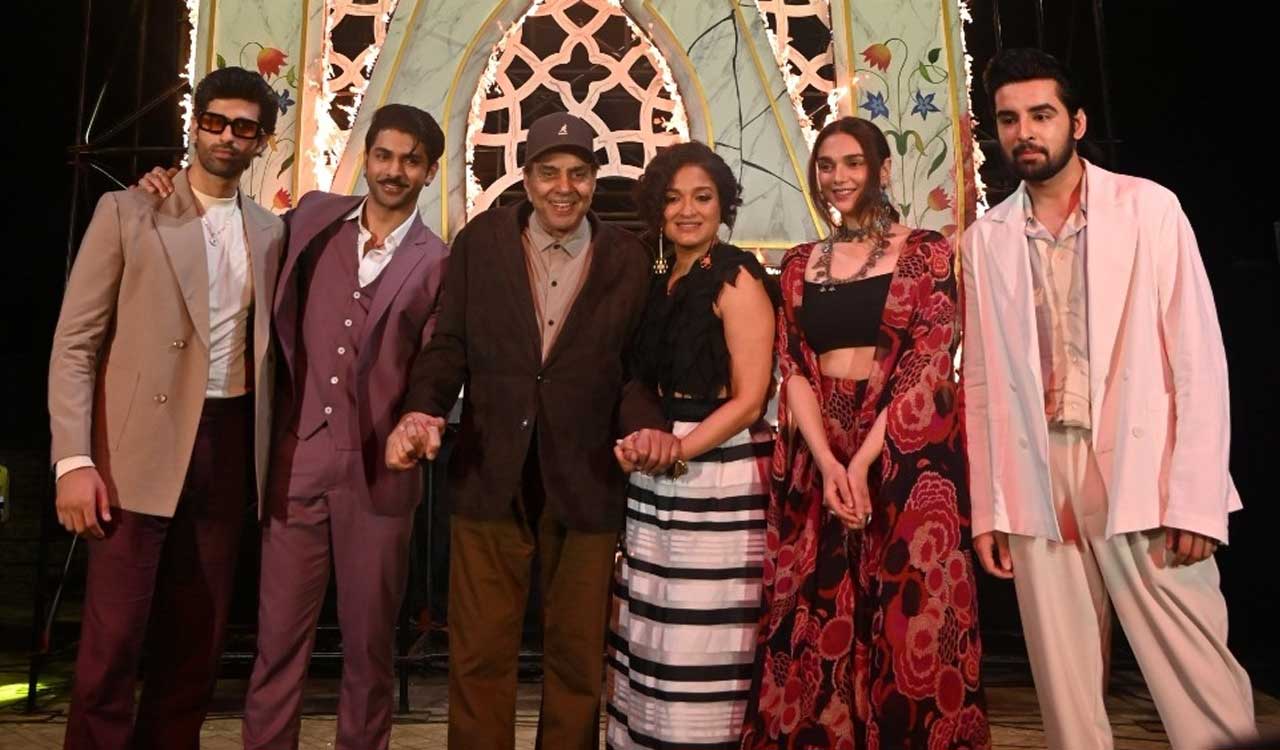 Naseeruddin Shah to play emperor Akbar in ‘Taj – Divided by Blood’