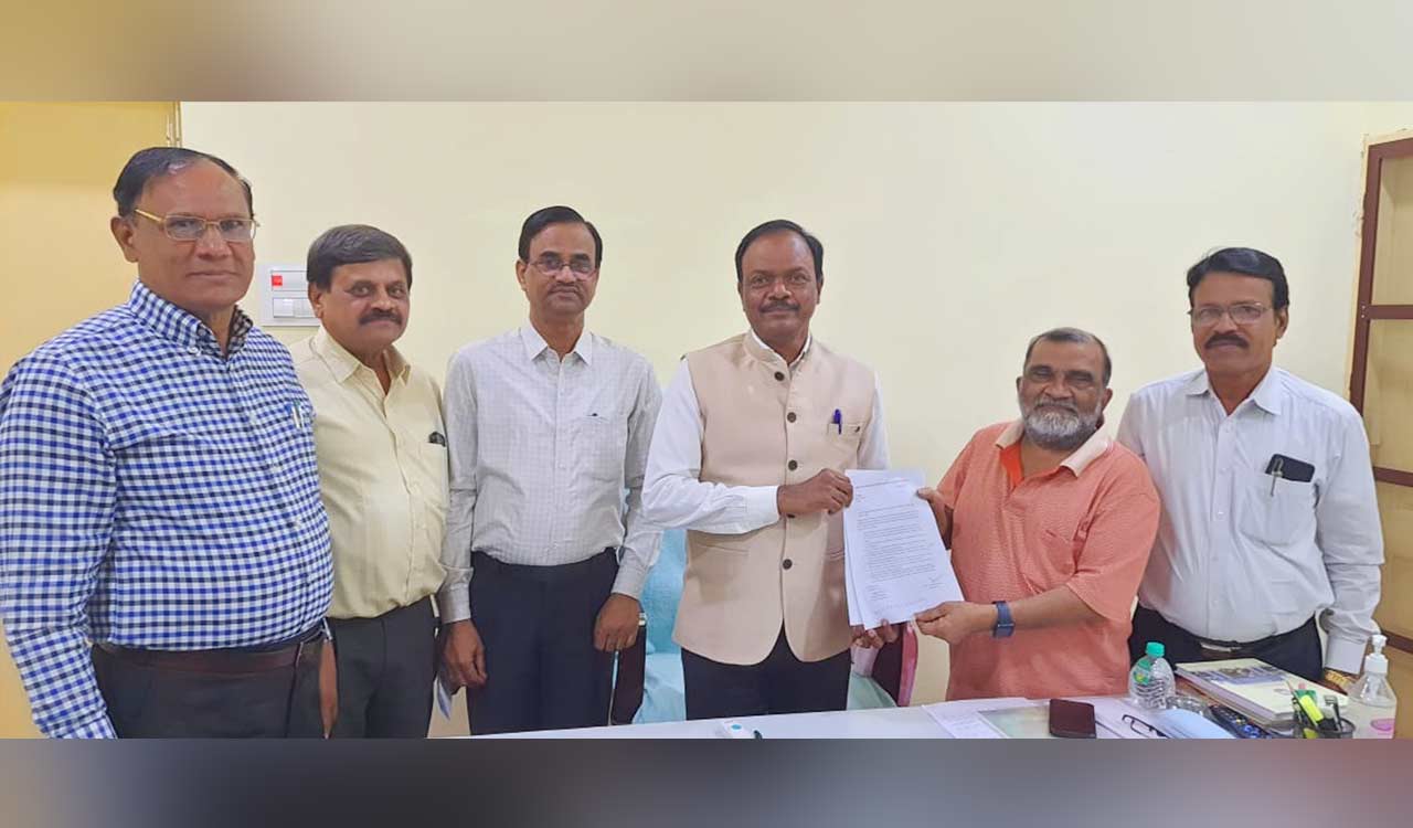 Warangal: KURTA urges KU management to resolve arrears issue