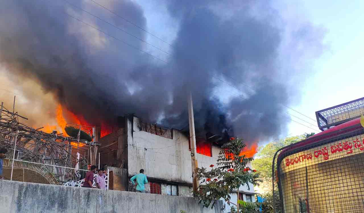 Fire breaks out at chair unit at Kulsumpura