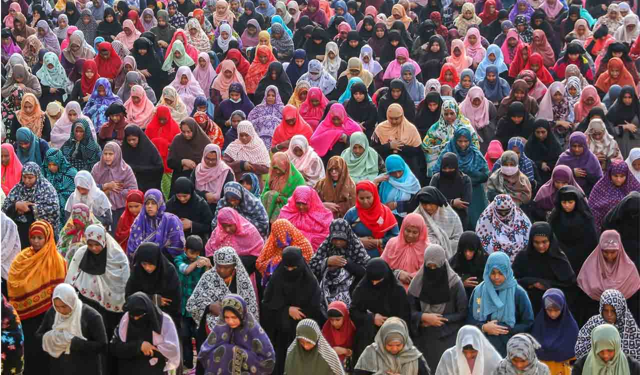 Women can offer ‘namaz’ in mosques: AIMPLB to SC