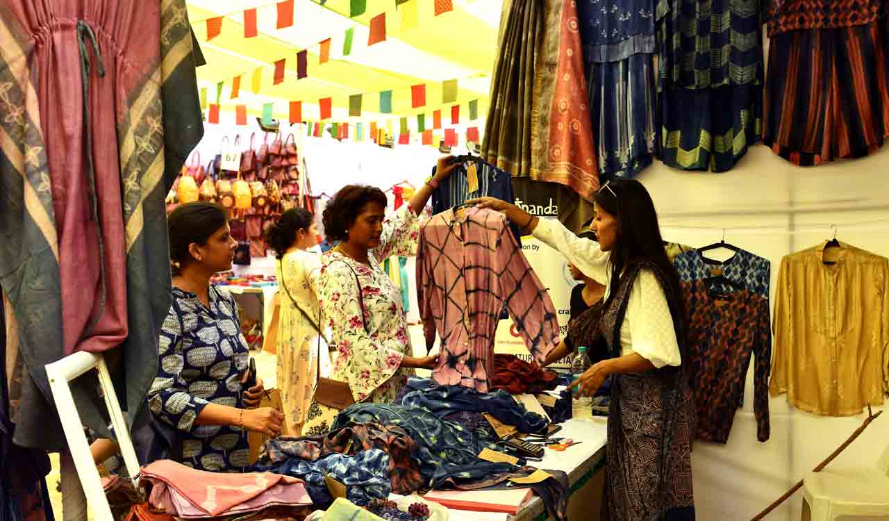 Hyderabad: Indian craftsmen come together to showcase their art