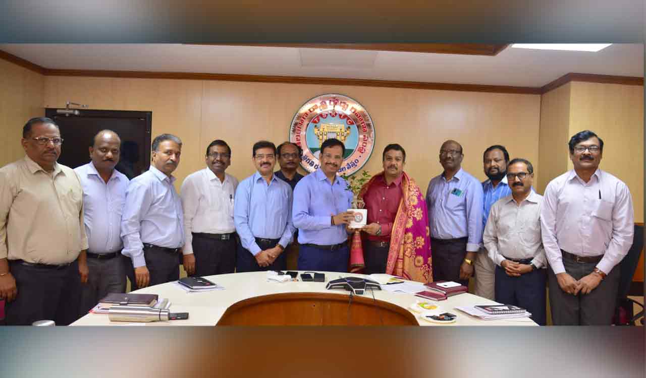 Hyderabad: TSRTC Joint Director Sangram Patil felicitated-Telangana Today