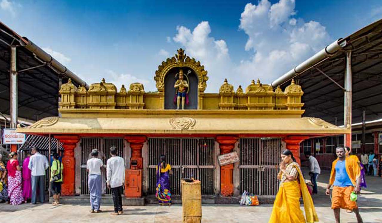 Yadadri architect Anand Sai visits Kondagattu ahead of CM’s visit