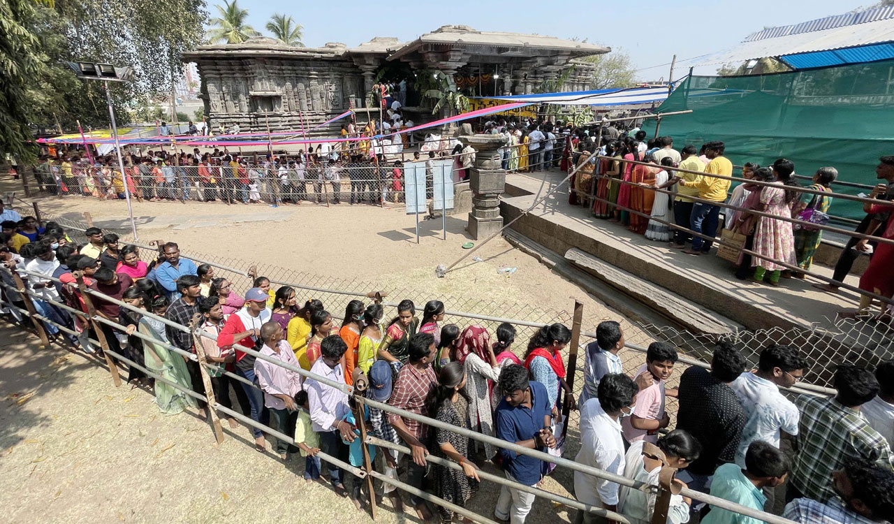 Telangana: Devotees in large numbers visit Thousand Pillar, Bhadrakali temples