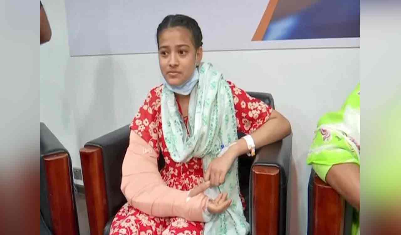 18 year old girl receives unilateral hand transplant, first of its kind in India