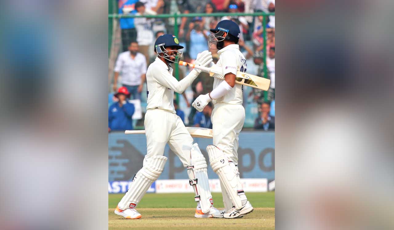 3rd Test, Day 2: Cheteshwar Pujara stands tall as India trail Australia by 9 runs at Tea