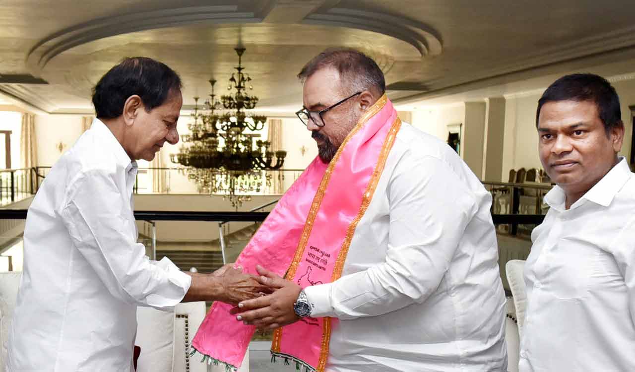 Prominent Maharashtra leader Abhay Kailasrao Patil joins BRS