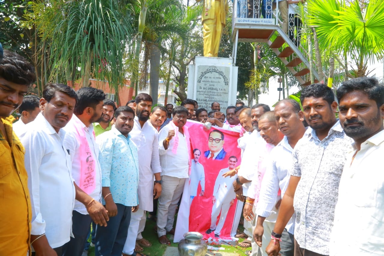 Siddipet: Dalits hail CM K Chandrashekhar Rao for Dalit Bandhu