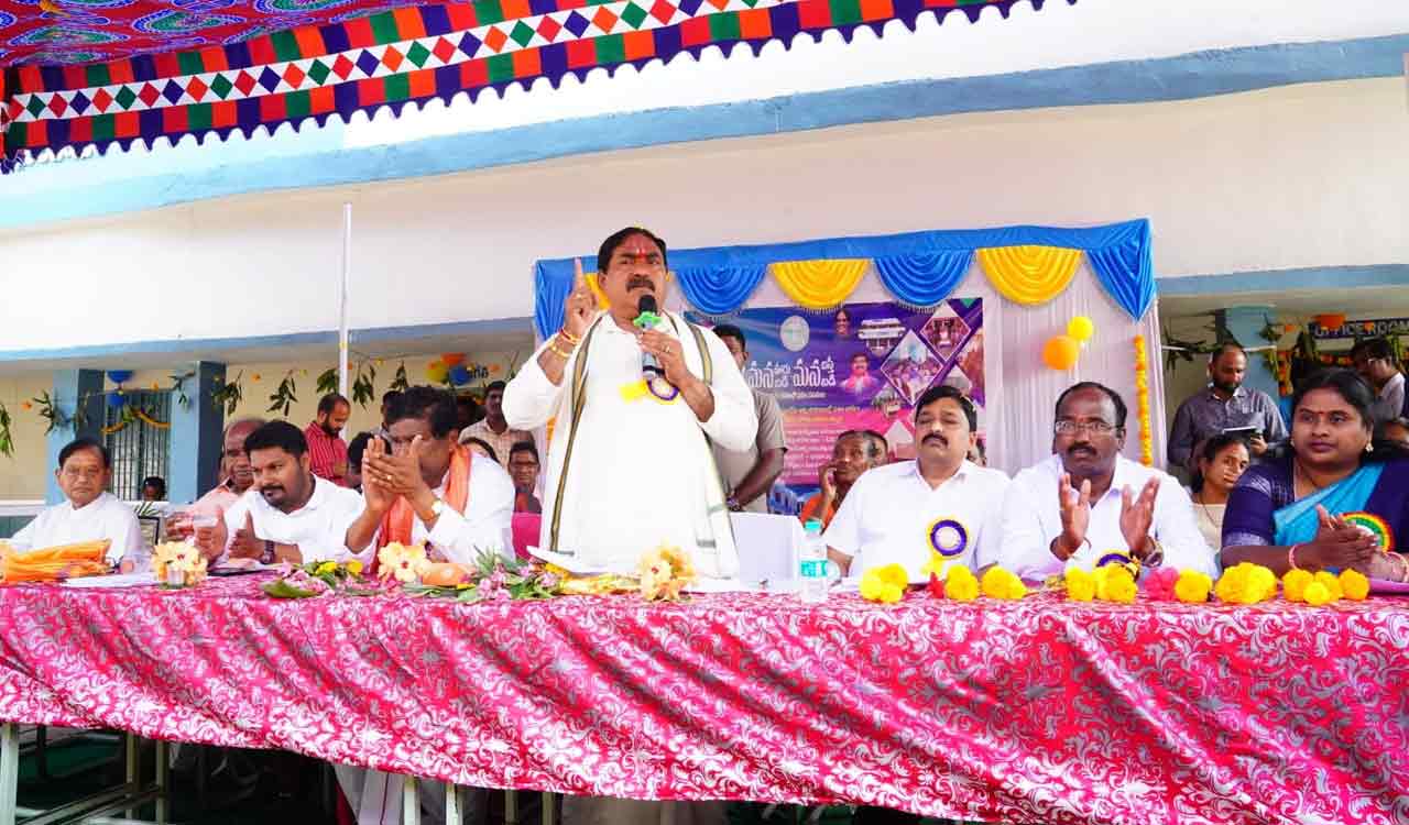 Minister Errabelli Dayakar Rao inaugurates renovated school at Nelapogulapally in Jangaon