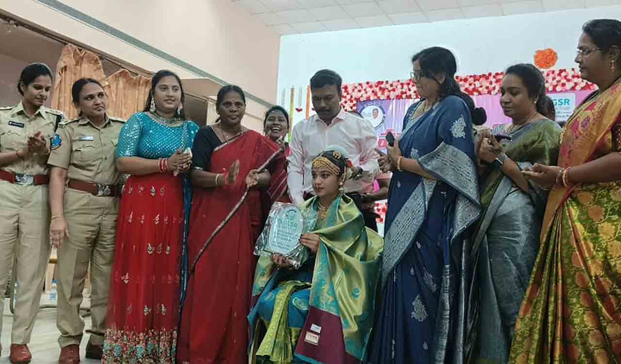 Dr. GSR Trust presents Mahila Shakthi awards to women in Kothagudem