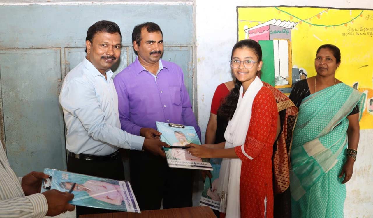 Kothagudem: Dr Srinivasa Rao tells students to grow up to be better citizens