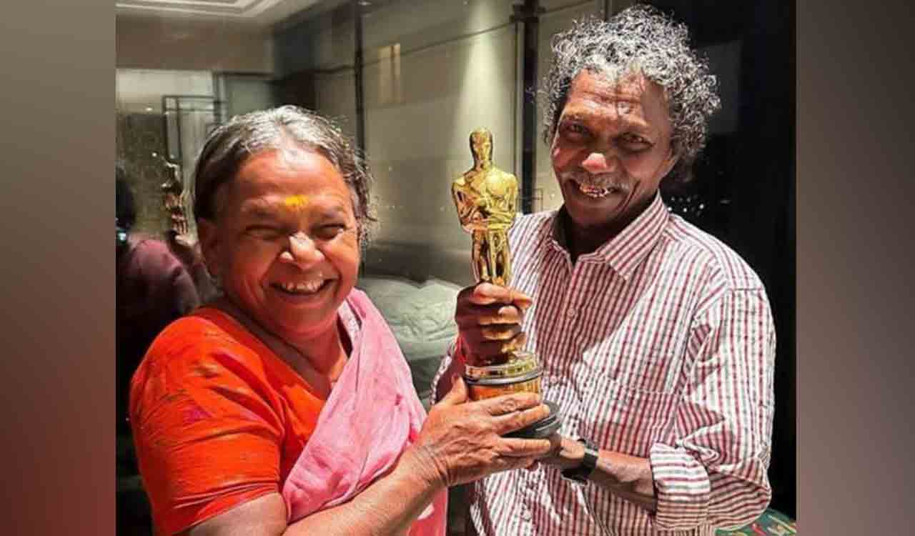 Watch: A round of applause for ‘The Elephant Whisperers’ couple Bommai and Bellie on onboard flight to Ooty