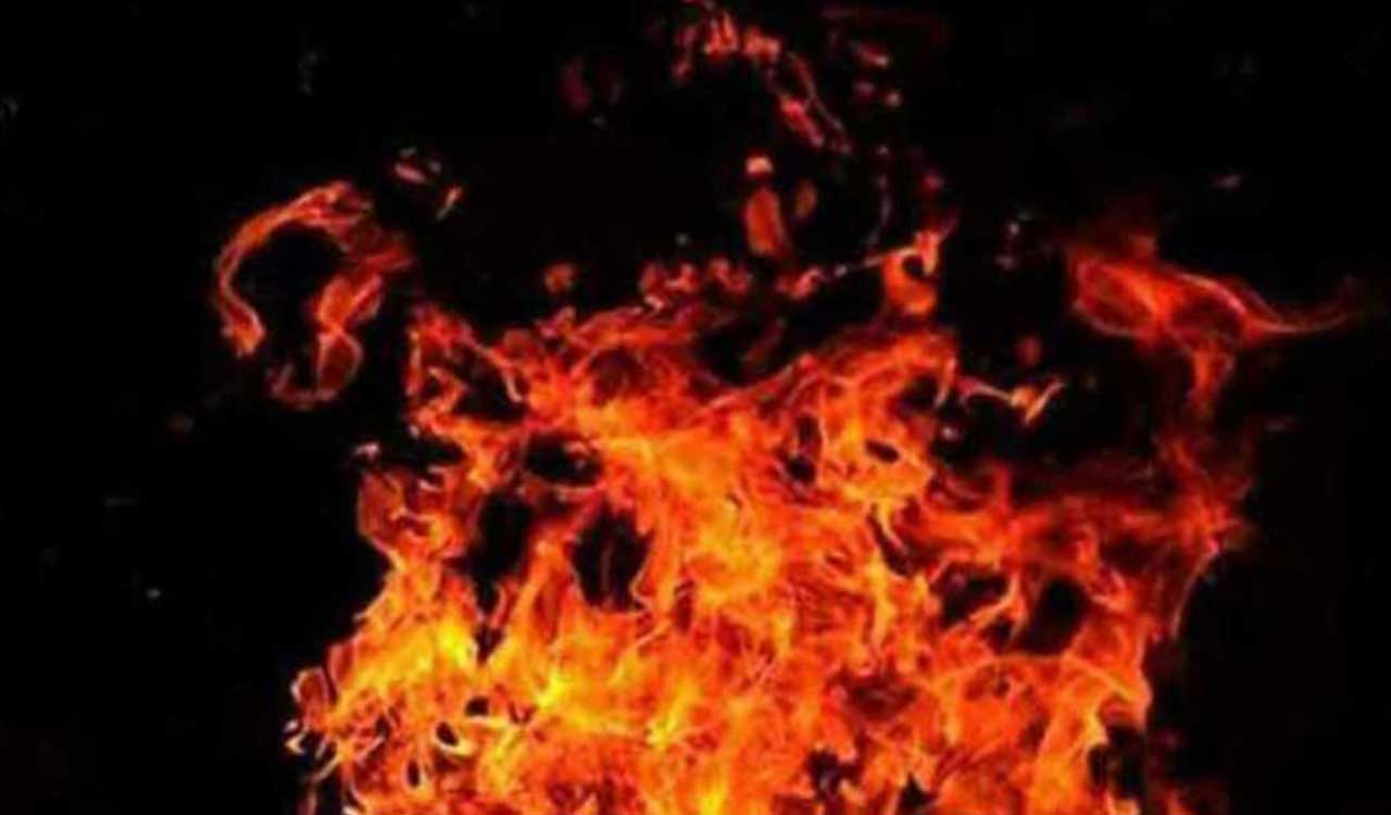 As burning mosquito coil falls on bed, 6 suffocate to death in Delhi