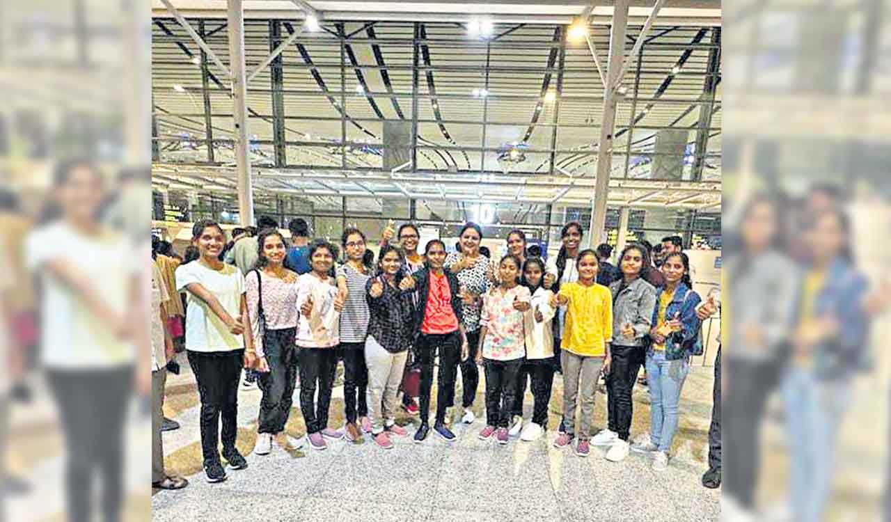 Telangana: 15 girl students from govt degree colleges leave for study tour in UK