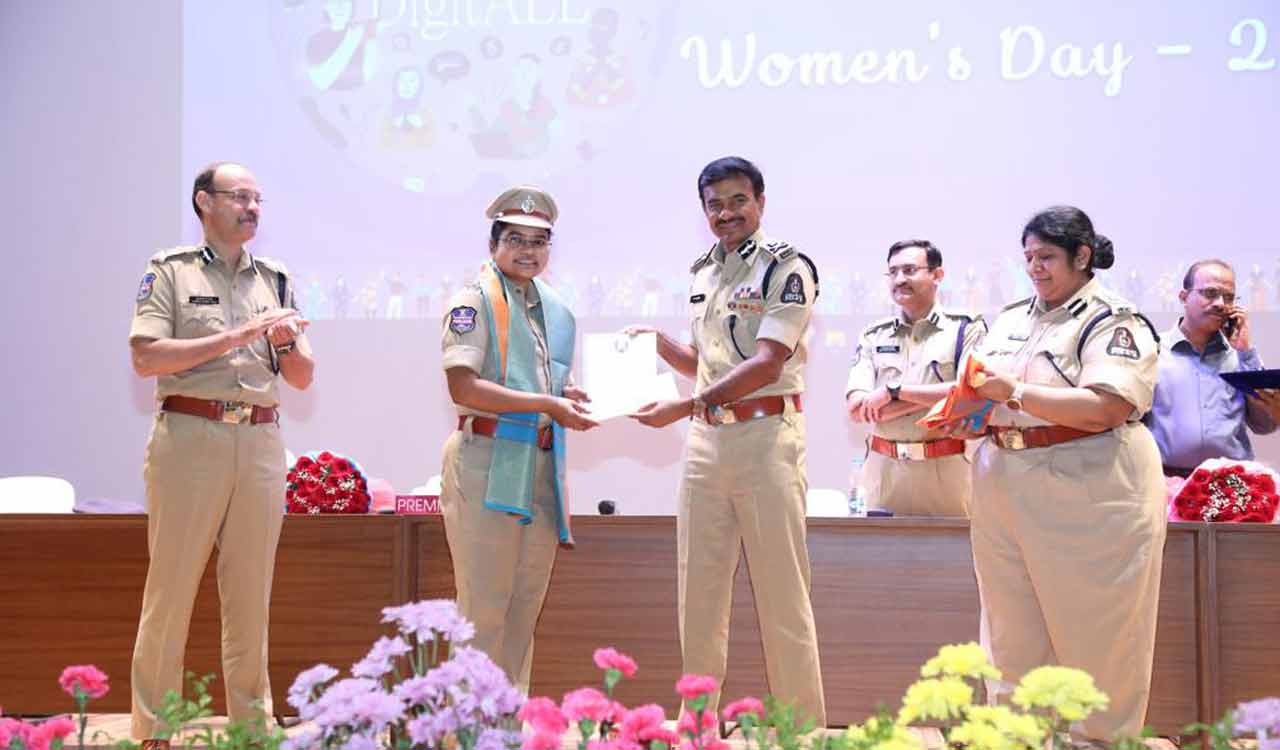 Women’s Day: Hyderabad CP CV Anand felicitates women cops 