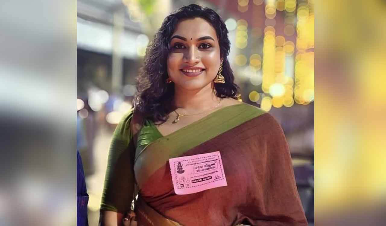 Believe it or not! These paragons of beauty are not women, but men dressed as women