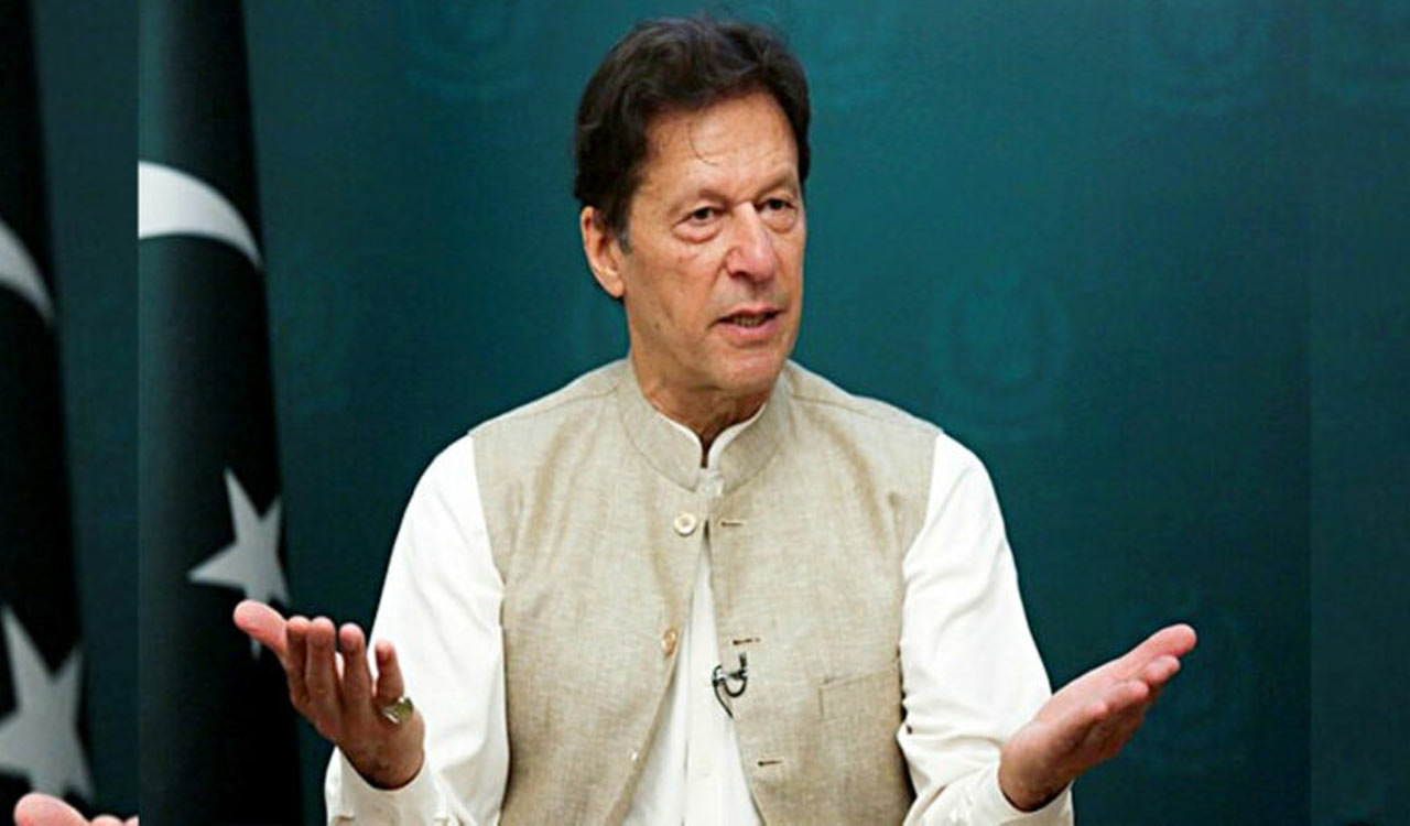 Pakistan: Clashes erupt as heavy police contingent surrounds Imran Khan’s residence in Lahore