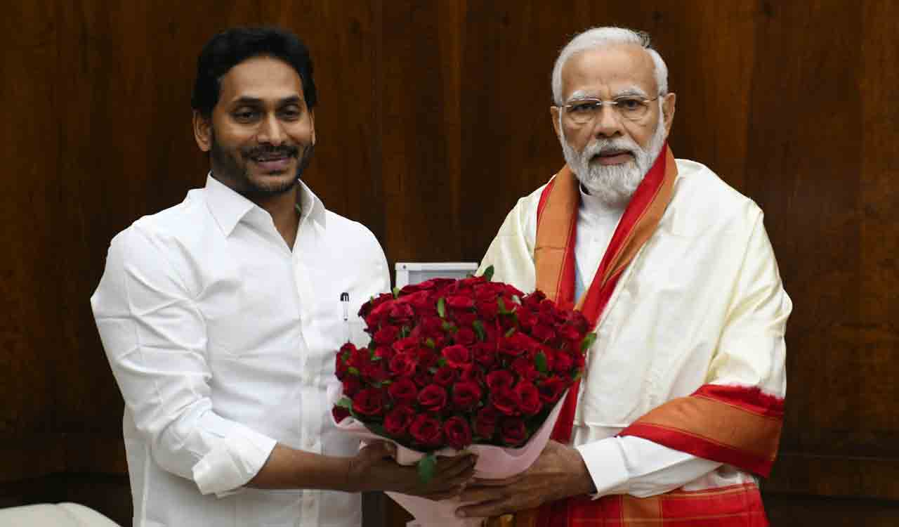 AP CM YS Jaganmohan Reddy urges Narendra Modi to resolve pending bifurcation issues