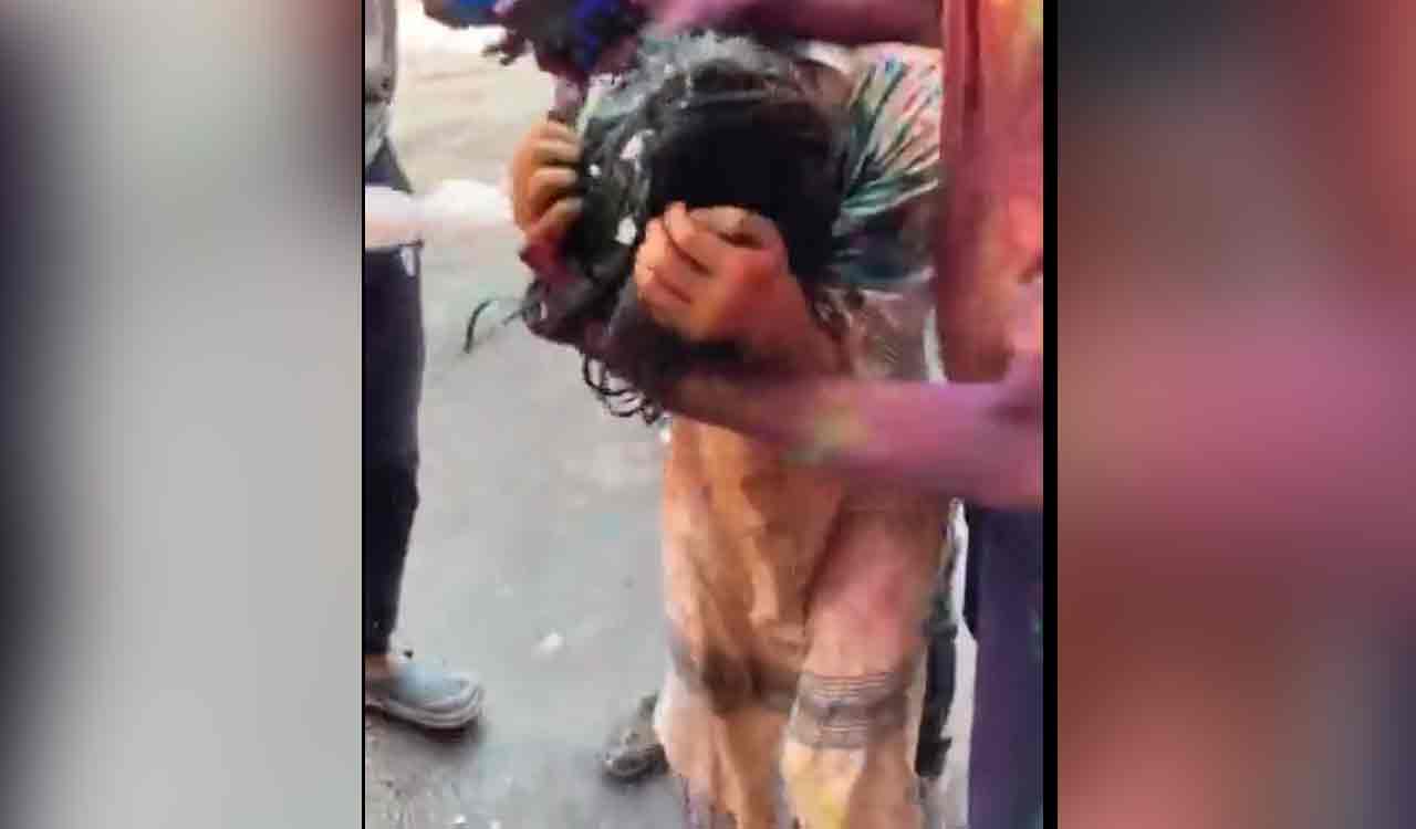 Japanese woman harassed on Holi, internet reacts