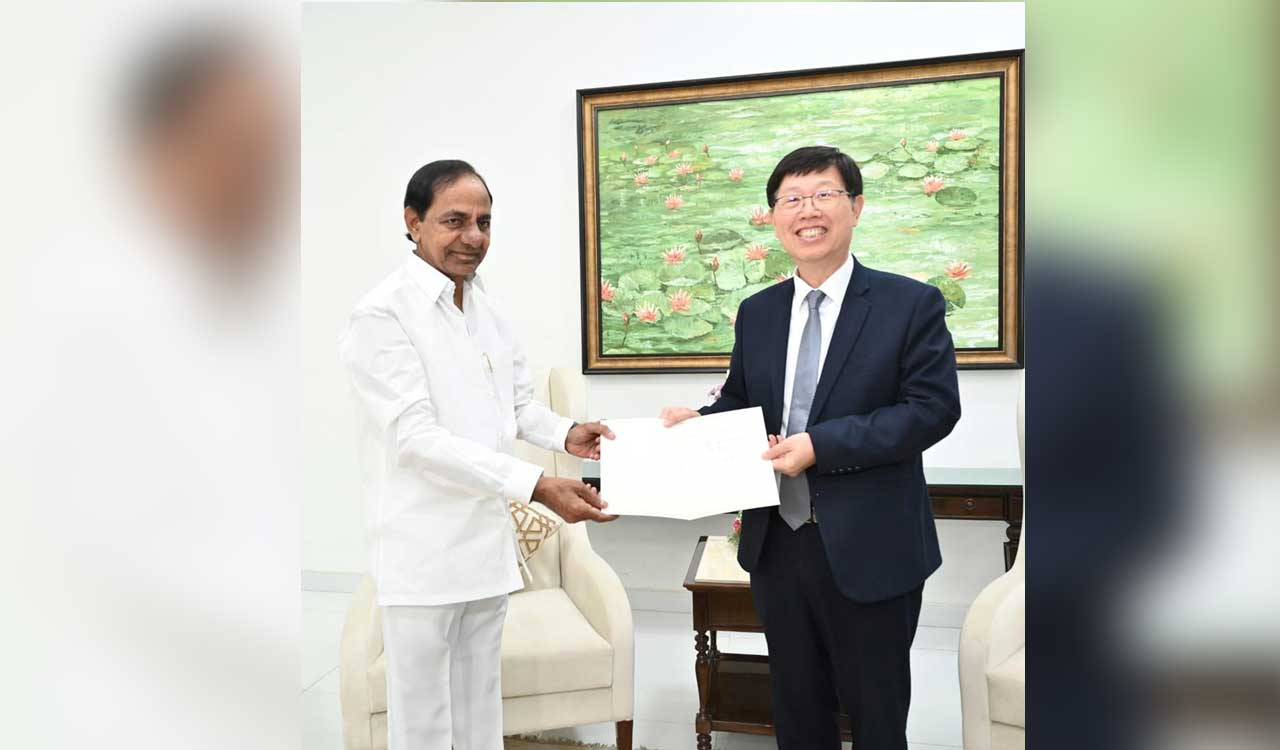 Foxconn to invest in Telangana; Young Liu meets CM KCR