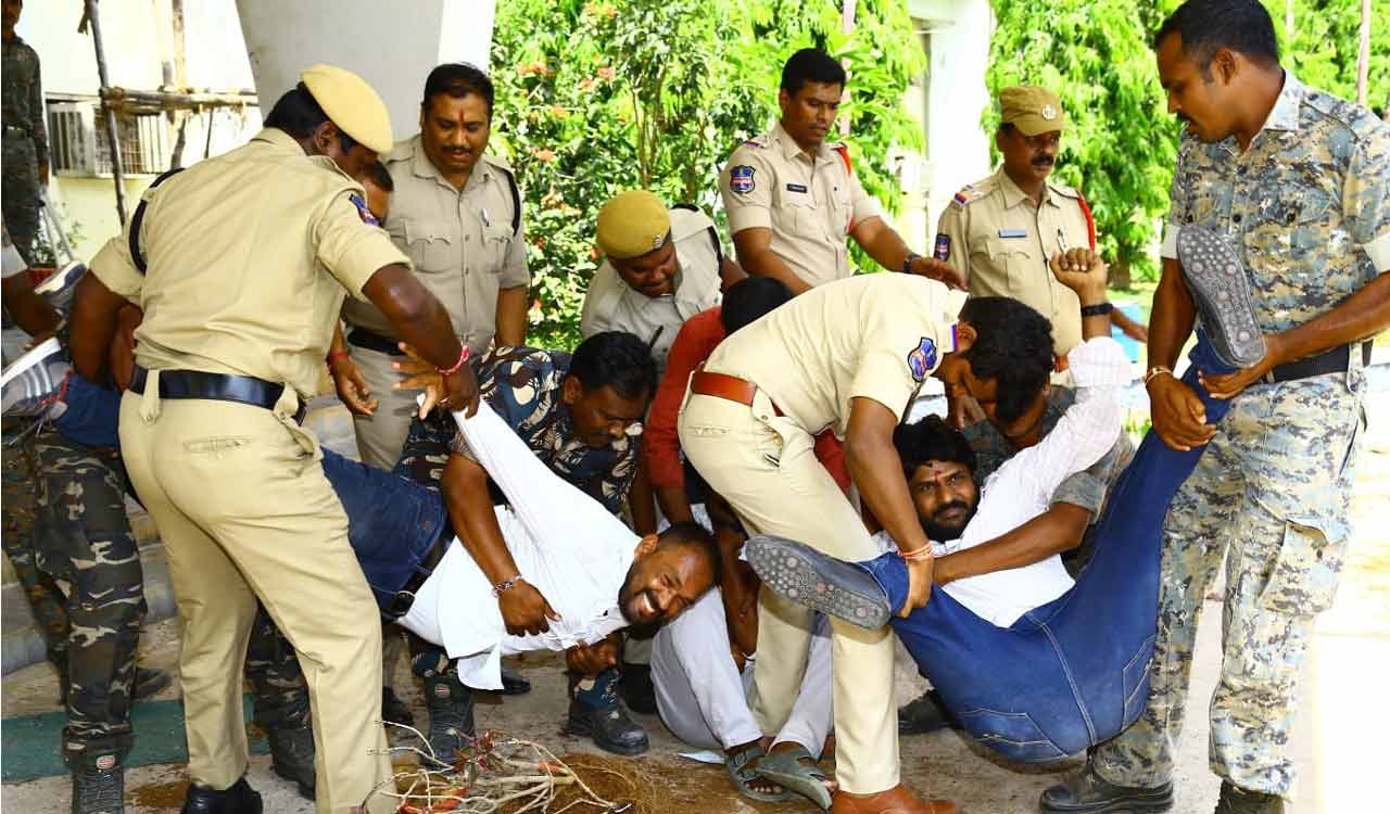 Hanamkonda: Tension prevails on KU campus