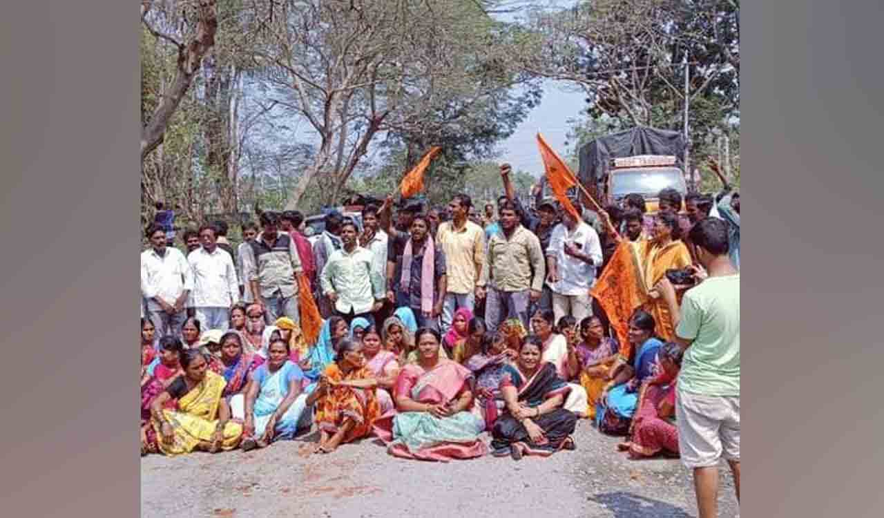 Kothagudem: Tension at Aswaraopet as villagers stage protest at Forest office