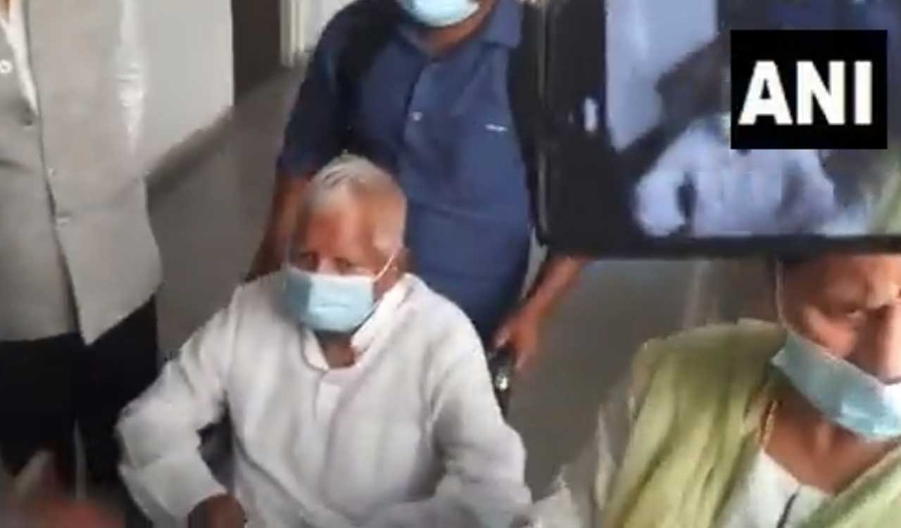 Land-for-job scam: Delhi court gives bail to Lalu, Rabri and daughter Misa Bharti 