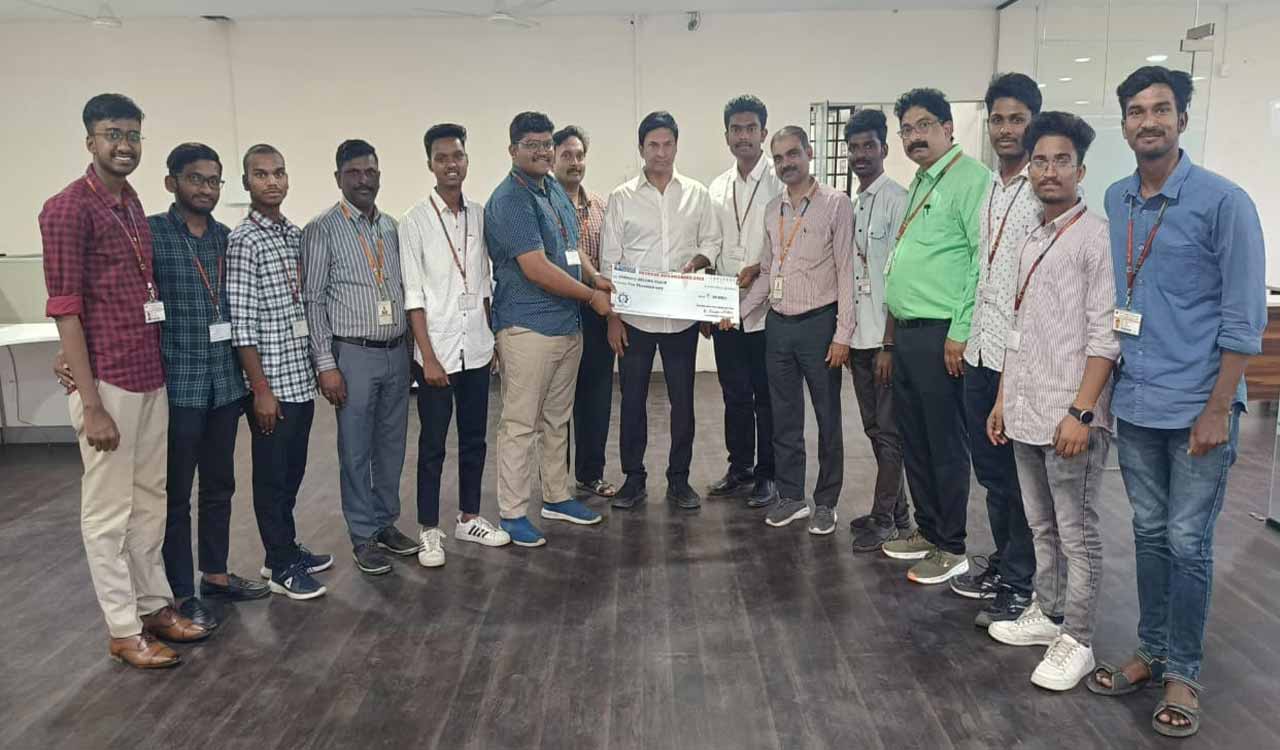 MLRIT students bag total 3 prizes in National Level Competition