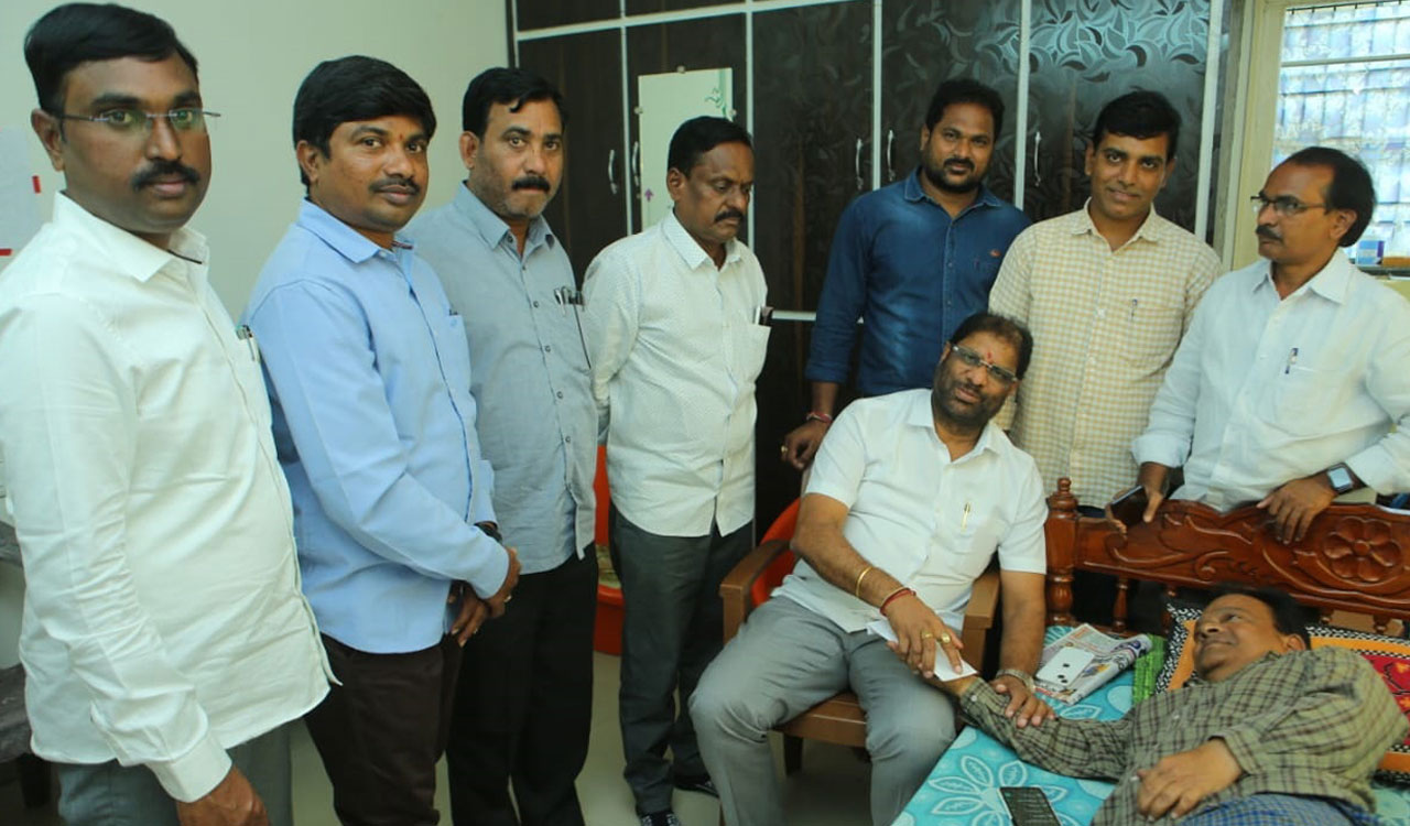 MP Vaddiraju extends financial assistance to fruit vendor, journalist in Khammam