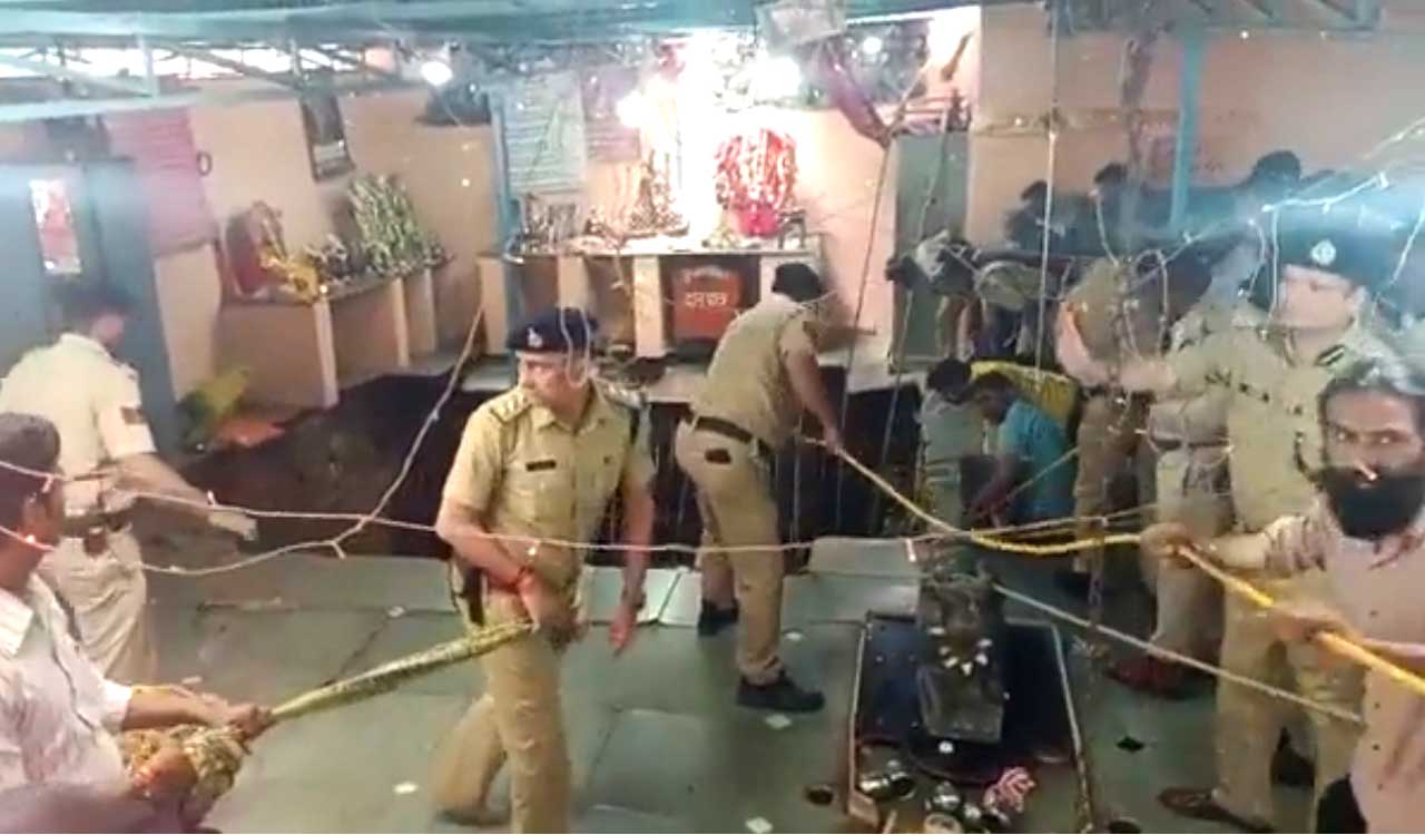 Madhya Pradesh: Stepwell collapses in Indore temple, 10 rescued