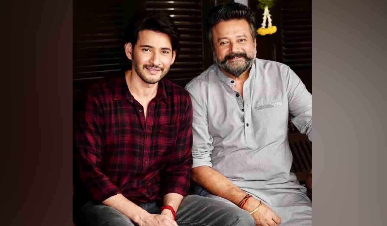 Actor Jayaram gets clicked with Mahesh Babu from sets of SSMB28