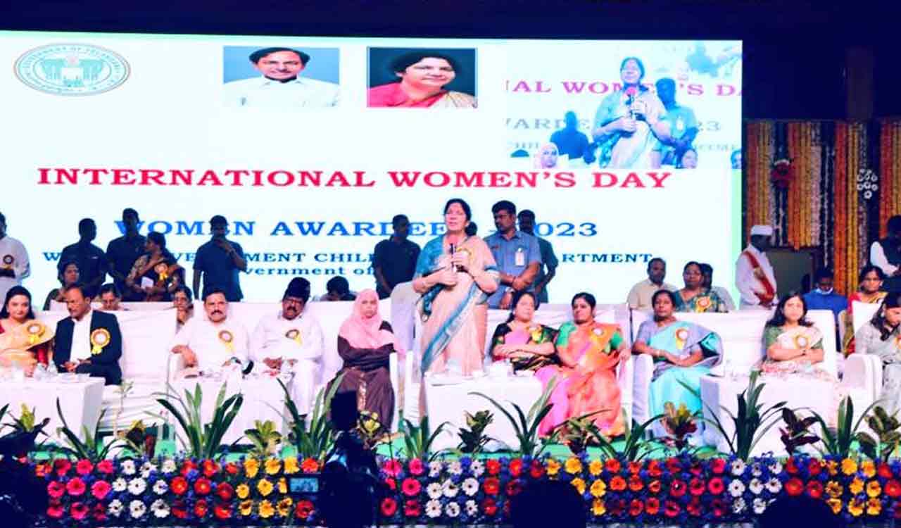 Two women’s hostels at KU campus: Minister Satyavathi Rathod