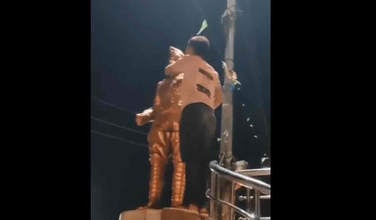 Minor boy held for desecrating Subhash Chandra Bose’s statue in Bilaspur